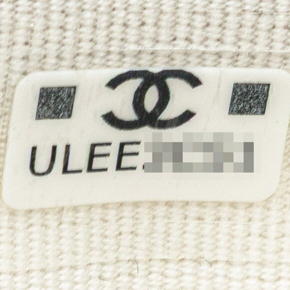 CHANEL Authentic White Caviar Leather Logo Wallet - Picture 11 of 13